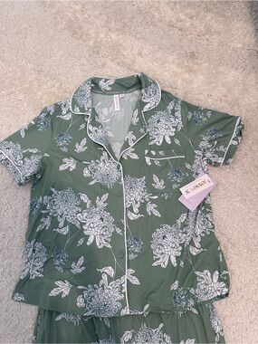 Women's Floral Short-Sleeve Pajama Set in Green by Joyspun